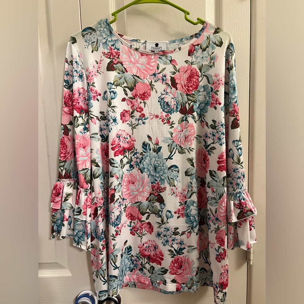 Dainty Jewell’s Timeless Layering Top Bright Floral - XL
